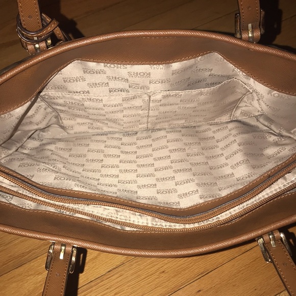 Beautiful Michael Kors purse tote bag - Picture 5 of 14